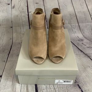Marc Fisher Shimmee Size 8M Natural Suede